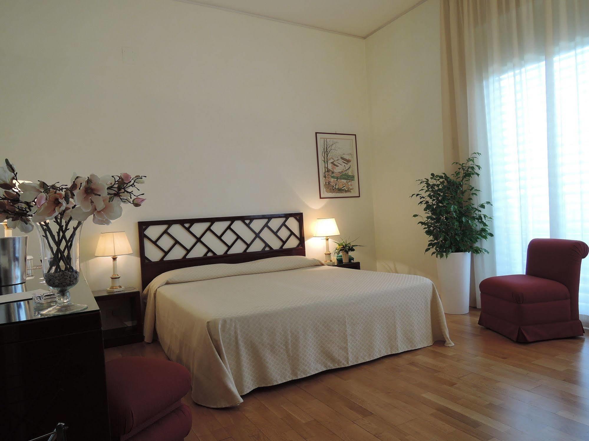 มอนเดลโล พาเลซ โฮเทล Hotel ภายนอก รูปภาพ